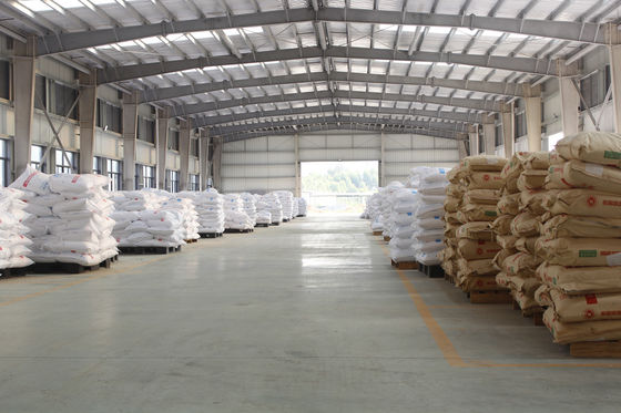 700-900kg/M3 modanatura amminico C3H6N6 di plastica Crystal Powder bianco