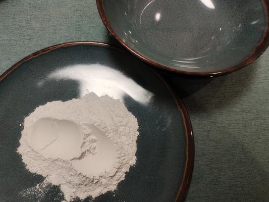 Polvere pura bianca della melammina per produzione della ciotola delle piastrine di cena