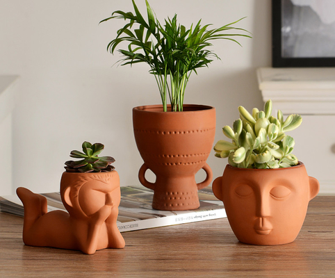 Vasi ceramici decorativi per il giorno di Natale